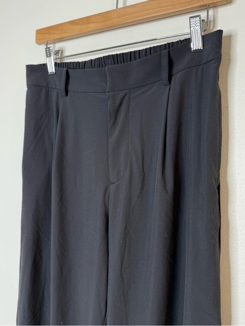 Vuori Villa Trouser in black size medium inseam 33” - Picture 3 of 14